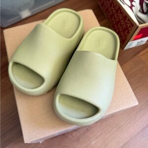 Adidas Yeezy Slide Kids in Resin